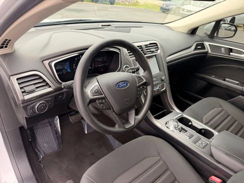 Used 2019 Ford Fusion SE FWD image 14