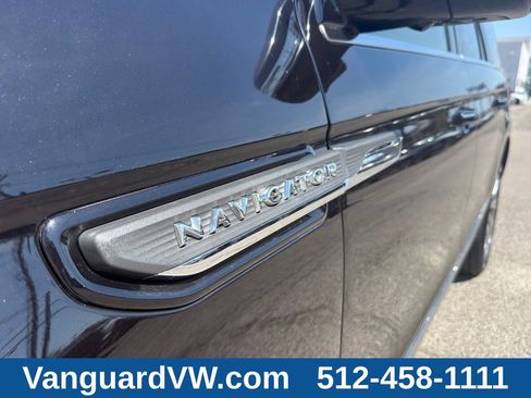 Used 2024 Lincoln Navigator L Reserve AWD/4WD image 3