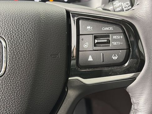 Used 2025 Honda Odyssey Elite image 17