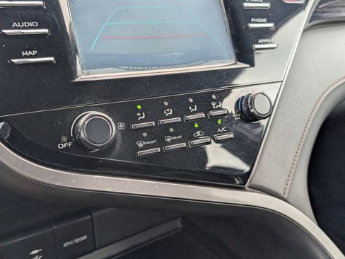 Used 2019 Toyota Camry LE FWD image 17