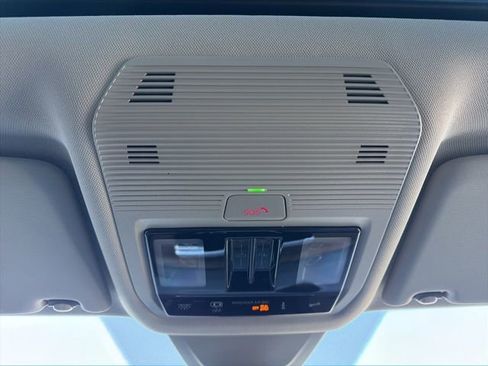 New 2026 Volkswagen Atlas SE image 18