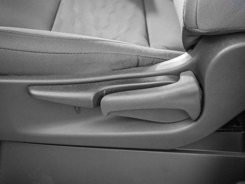 Certified 2025 Nissan Frontier S image 20