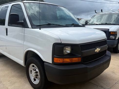 Used 2014 Chevrolet Express 2500 RWD image 10