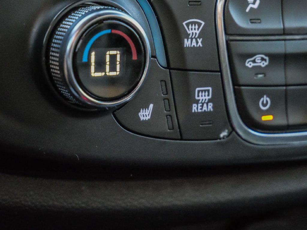 Used 2022 Chevrolet Traverse RS w/ LPO, Floor Liner Package FWD image 36
