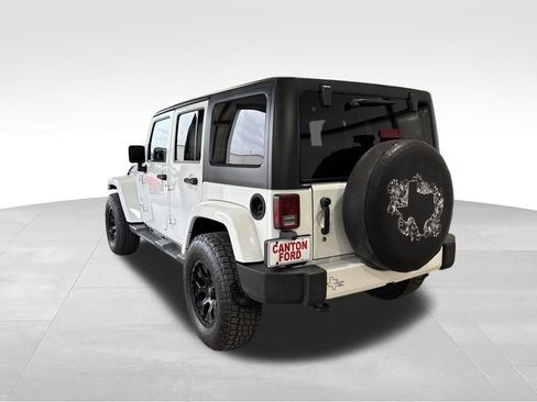 Used 2016 Jeep Wrangler Unlimited Sahara w/ Connectivity Group image 3