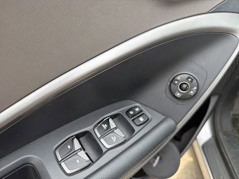 Used 2017 Hyundai Santa Fe SE FWD image 6