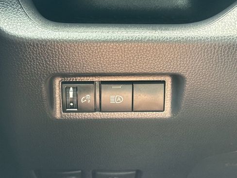 Used 2025 Toyota RAV4 XLE AWD/4WD image 31