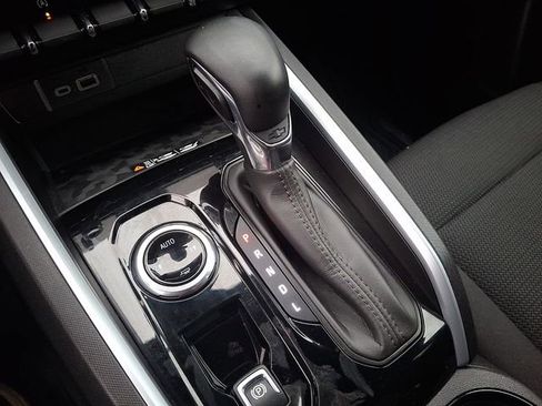 Used 2023 Chevrolet Colorado LT w/ LT Convenience Package II image 17