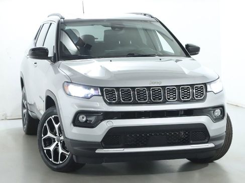 Used 2025 Jeep Compass Limited AWD/4WD image 2