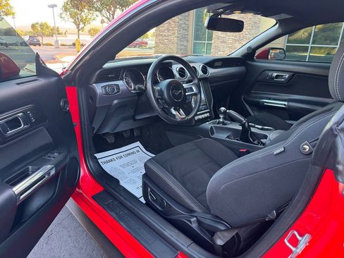 Used 2017 Ford Mustang GT RWD image 13
