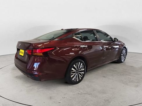 Used 2025 Nissan Altima 2.5 SV FWD image 5