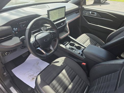 Used 2025 Ford Explorer ST-Line w/ ST-Line Street Pack AWD/4WD image 11