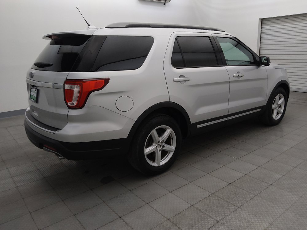 Used 2018 Ford Explorer XLT w/ Equipment Group 202A FWD image 10