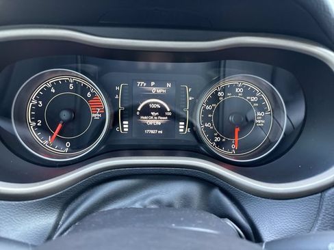 Used 2017 Jeep Cherokee Latitude w/ Safety/Convenience Group FWD image 20