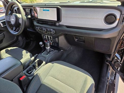 Used 2024 Jeep Gladiator Sport AWD/4WD image 15