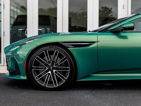 Used 2025 Aston Martin DB12 image 8