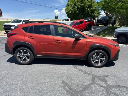 Used 2025 Subaru Crosstrek 2.5i Premium AWD/4WD image 2