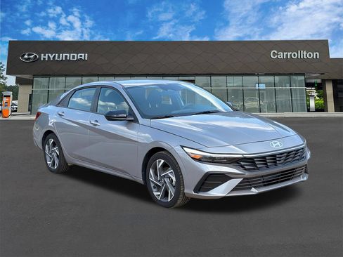 Certified 2025 Hyundai Elantra Sport FWD image 3
