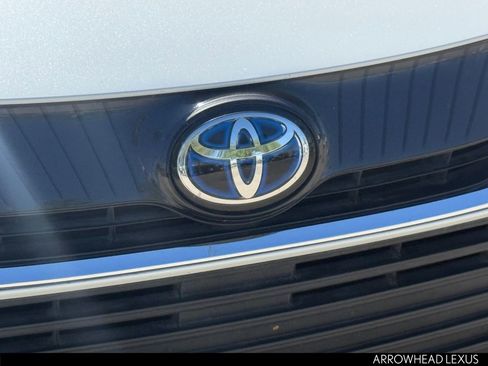 Used 2022 Toyota Venza LE image 29