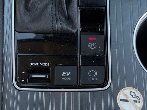 Used 2025 Toyota Sienna XLE FWD image 20