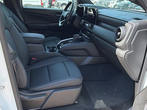 Used 2025 Chevrolet Colorado Trail Boss AWD/4WD image 19