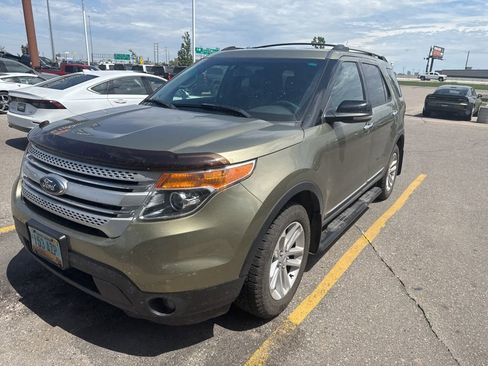 Used 2013 Ford Explorer XLT AWD/4WD image 2