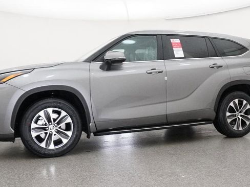 New 2026 Toyota Highlander XLE image 38