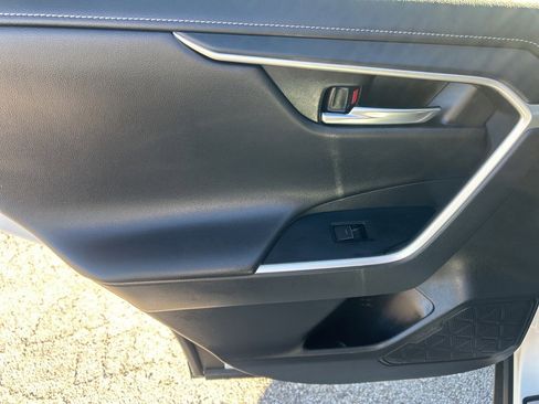 Used 2022 Toyota RAV4 Limited image 30