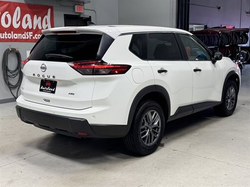 Used 2024 Nissan Rogue S AWD/4WD image 7