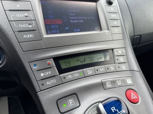 Used 2014 Toyota Prius Two image 19