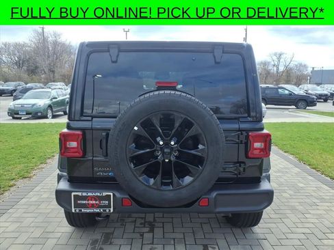 Used 2025 Jeep Wrangler Unlimited Sahara image 6