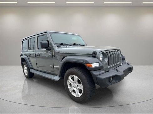 Used 2018 Jeep Wrangler Unlimited Sport S AWD/4WD image 3