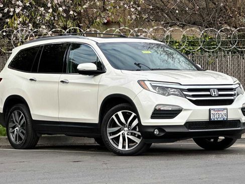 Used 2016 Honda Pilot Elite image 2