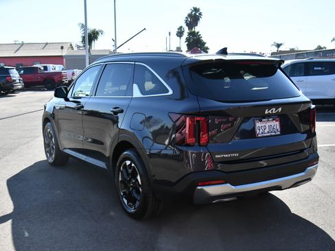 Used 2025 Kia Sorento S w/ Panoramic Sunroof Package image 6