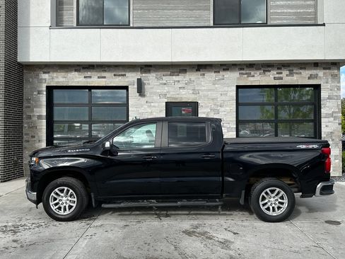 Used 2022 Chevrolet Silverado 1500 LT AWD/4WD image 6