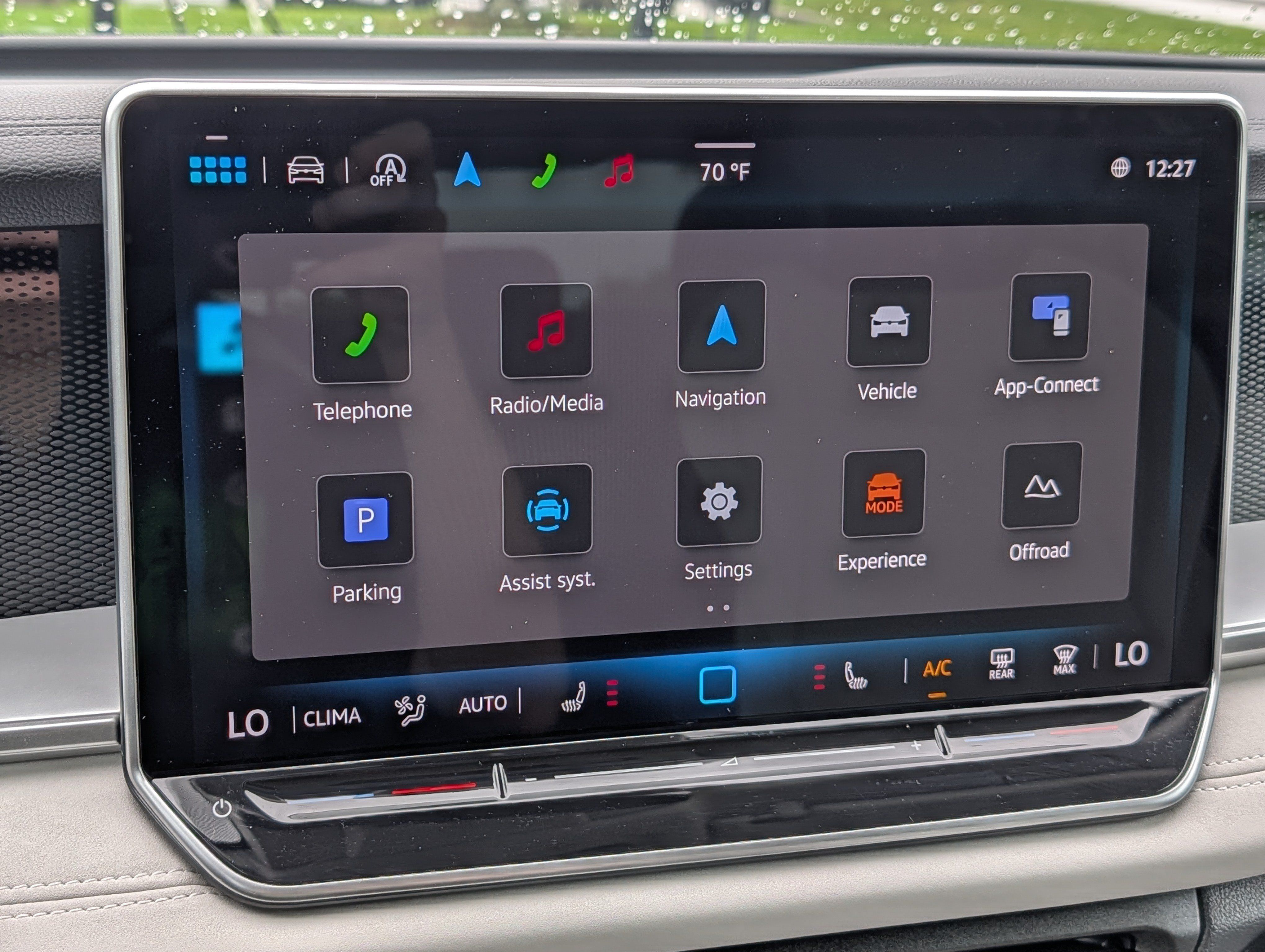 Certified 2025 Volkswagen Tiguan SE AWD/4WD image 22