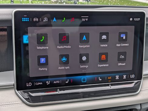 Certified 2025 Volkswagen Tiguan SE AWD/4WD image 22