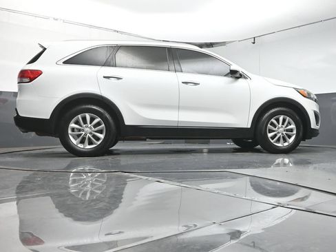 Used 2018 Kia Sorento FWD image 37