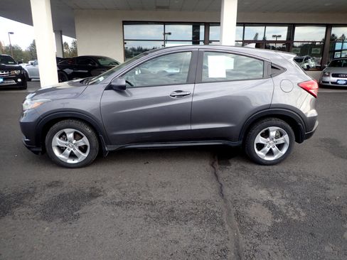 Used 2018 Honda HR-V LX image 2