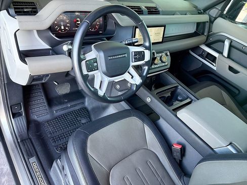 Used 2022 Land Rover Defender 90 X-Dynamic SE AWD/4WD image 9