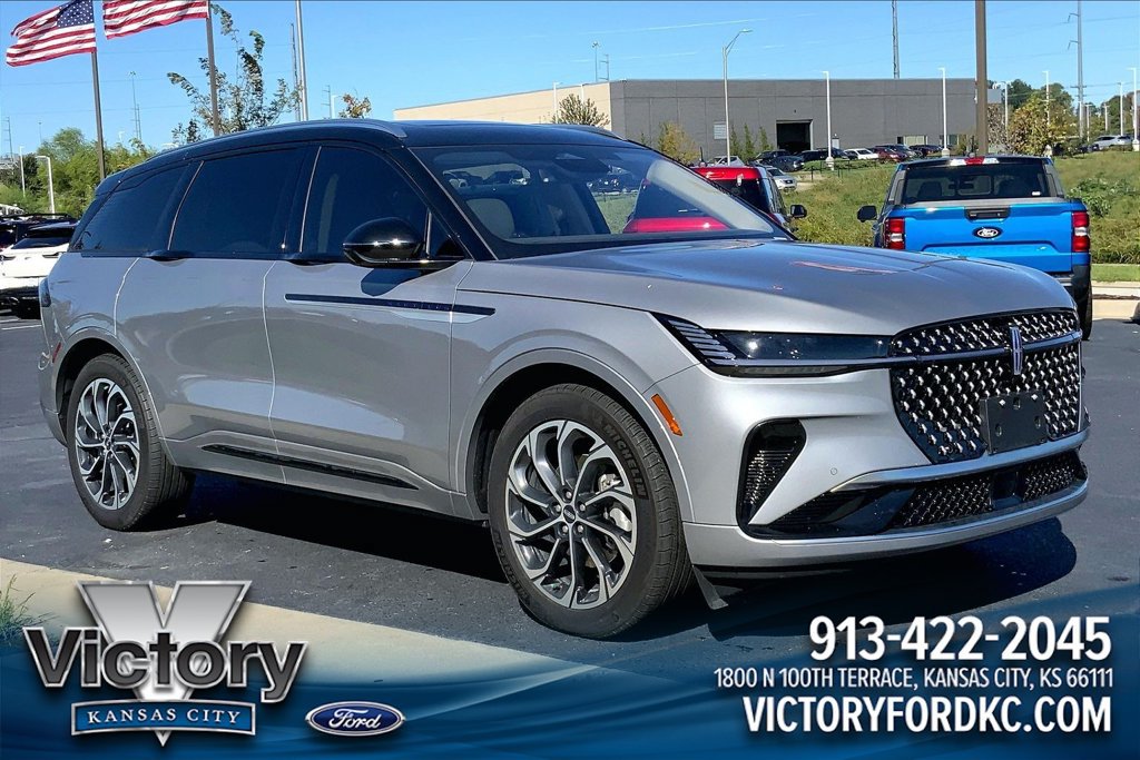 Used 2025 Lincoln Nautilus Reserve AWD/4WD image 1