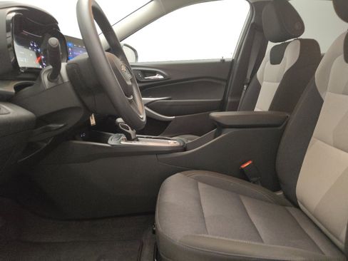 Used 2025 Chevrolet Trax LS FWD image 17
