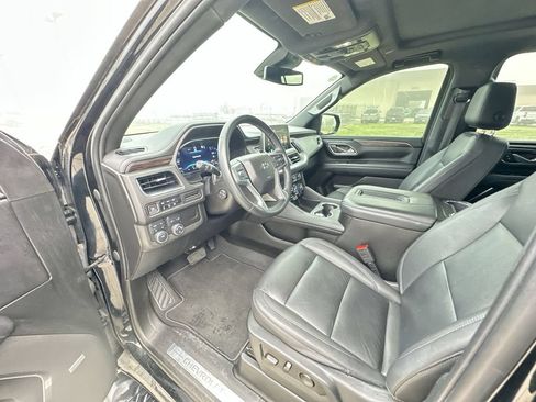 Certified 2023 Chevrolet Suburban Z71 w/ Luxury Package AWD/4WD image 10