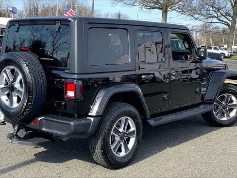 Used 2022 Jeep Wrangler Unlimited Sahara w/ Cold Weather Group image 11