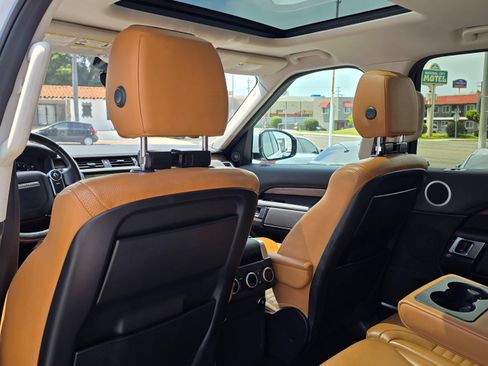 Used 2018 Land Rover Discovery HSE AWD/4WD image 23