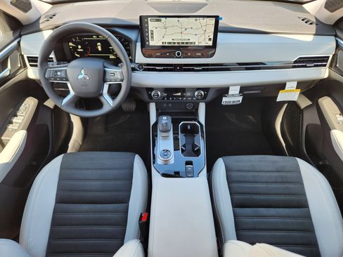 New 2025 Mitsubishi Outlander SE image 22