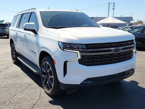 Used 2021 Chevrolet Suburban RST w/ Luxury Package image 6