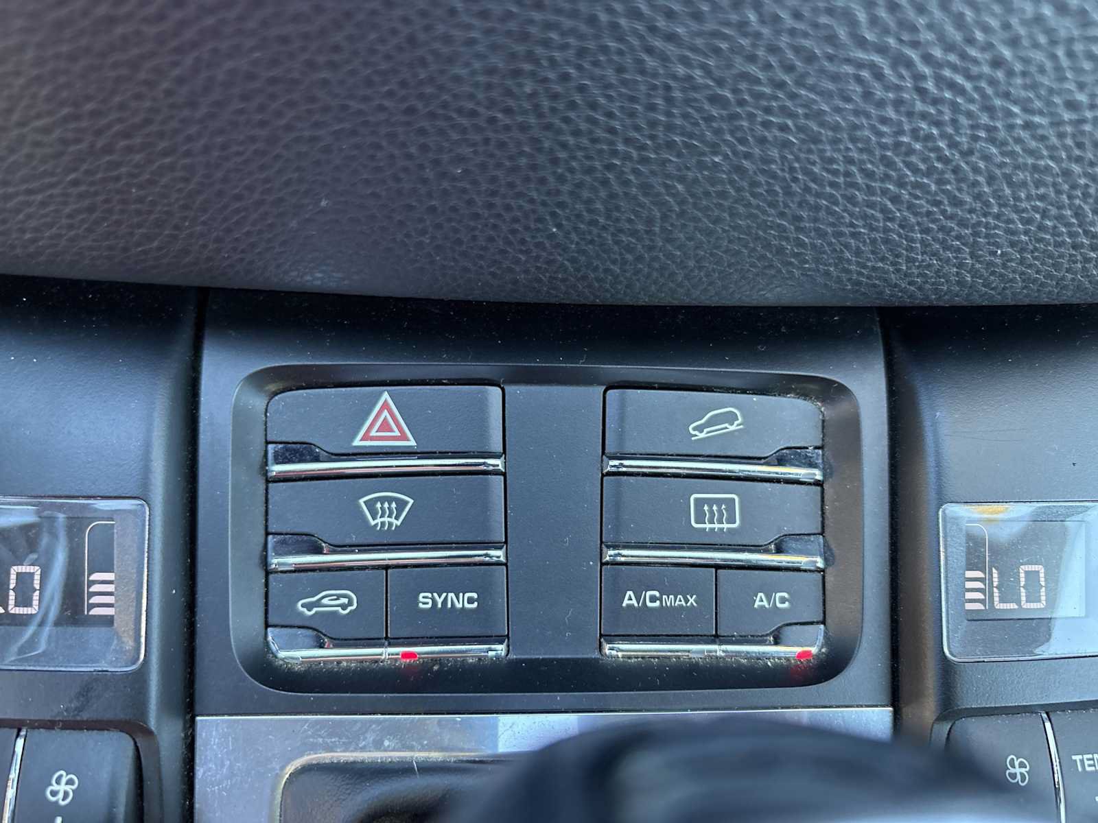 Used 2018 Porsche Macan AWD/4WD image 8