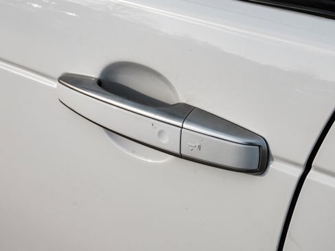 Used 2020 Land Rover Discovery HSE Luxury image 40