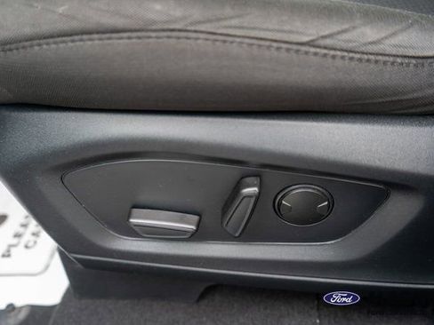 Used 2023 Ford Explorer XLT AWD/4WD image 19